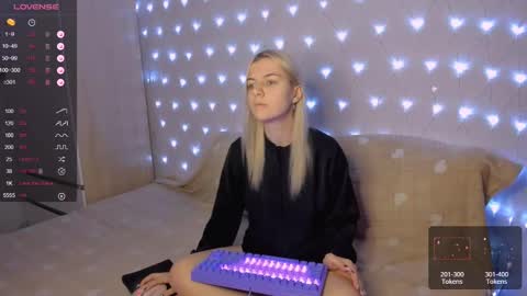 Snapshot of mailin_harrington chatting on February 22, 3:47 pm Your kitty online show from February 22, 3:47 pm