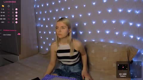 Snapshot of mailin_harrington chatting on February 25, 4:00 pm Your kitty online show from February 25, 4:00 pm