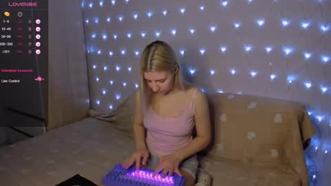 Snapshot of mailin_harrington chatting on March 3, 3:42 pm Your kitty online show from March 3, 3:42 pm