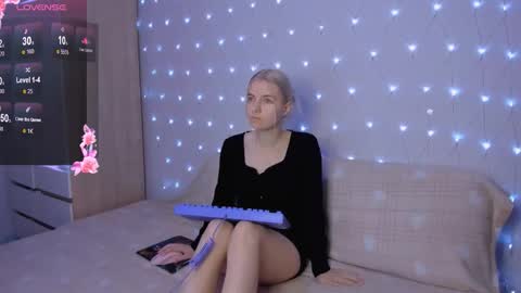 Snapshot of mailin_harrington chatting on September 11, 3:34 pm Your kitty online show from September 11, 3:34 pm