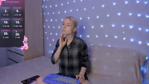 Snapshot of mailin_harrington chatting on September 13, 3:45 pm Your kitty online show from September 13, 3:45 pm