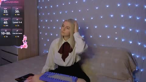 Snapshot of mailin_harrington chatting on September 17, 3:35 pm Your kitty online show from September 17, 3:35 pm