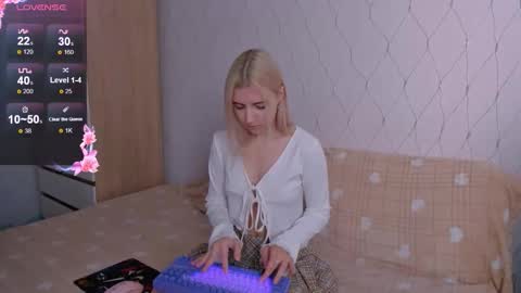 Snapshot of mailin_harrington chatting on October 16, 2:56 am Your kitty online show from October 16, 2:56 am