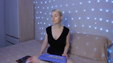 Snapshot of mailin_harrington chatting on November 22, 4:06 pm Your kitty online show from November 22, 4:06 pm