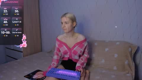 Snapshot of mailin_harrington chatting on November 25, 3:06 am Your kitty online show from November 25, 3:06 am