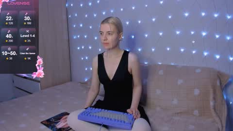 Snapshot of mailin_harrington chatting on December 3, 3:43 pm Your kitty online show from December 3, 3:43 pm