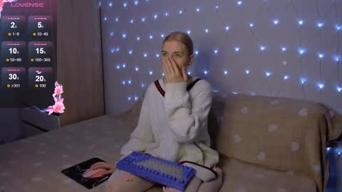 Snapshot of mailin_harrington chatting on January 12, 3:39 pm Your kitty online show from January 12, 3:39 pm