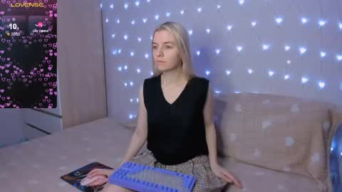 Snapshot of mailin_harrington chatting on February 9, 4:44 pm Your kitty online show from February 9, 4:44 pm