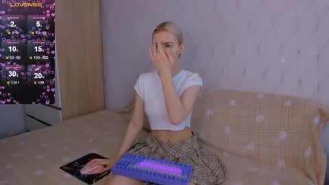 Snapshot of mailin_harrington chatting on February 14, 4:09 am Your kitty online show from February 14, 4:09 am