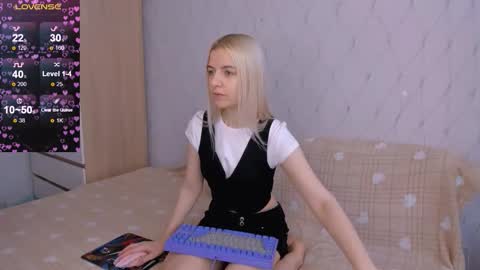 Snapshot of mailin_harrington chatting on February 17, 4:09 am Your kitty online show from February 17, 4:09 am