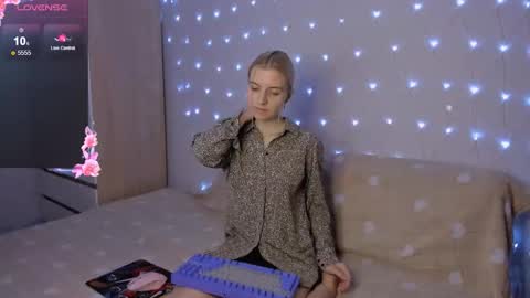 Snapshot of mailin_harrington chatting on February 22, 3:32 pm Your kitty online show from February 22, 3:32 pm