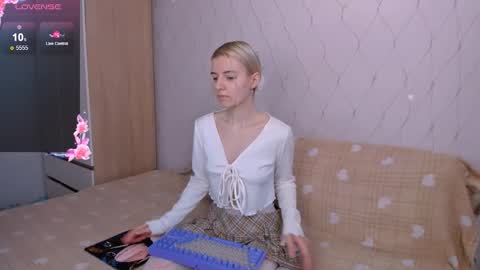 Snapshot of mailin_harrington chatting on February 24, 2:42 am Your kitty online show from February 24, 2:42 am