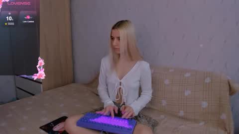 Snapshot of mailin_harrington chatting on March 7, 3:47 am Your kitty online show from March 7, 3:47 am