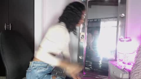 Snapshot of mailyn_gold chatting on May 8, 11:59 am mailyn_gold online show from May 8, 11:59 am