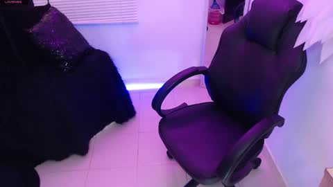 Snapshot of mailywindsor chatting on November 5, 12:05 pm Maily online show from November 5, 12:05 pm