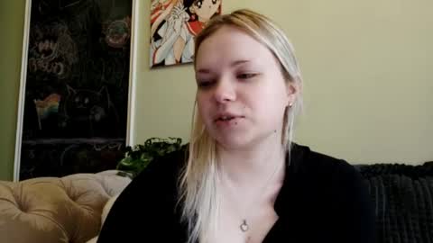 Snapshot of mairaspratlen chatting on March 4, 1:17 pm Karen online show from March 4, 1:17 pm