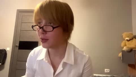 Evie online show from June 24, 2:27 pm