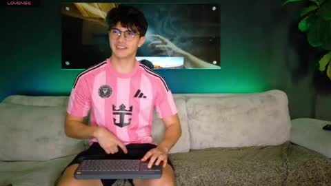 Snapshot of maisonbastian chatting on May 23, 8:24 pm Bastian Arslan online show from May 23, 8:24 pm