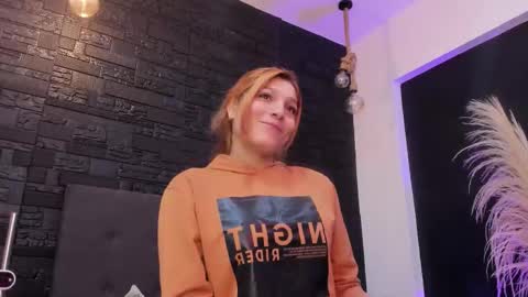 maite_smith69 online show from November 6, 1:45 pm