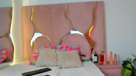 Snapshot of maiteht chatting on March 10, 1:32 pm maite online show from March 10, 1:32 pm