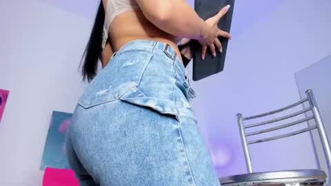 mai  online show from November 5, 7:14 pm