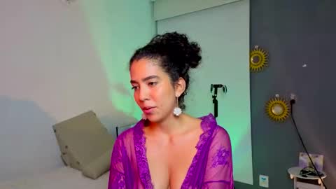 Snapshot of maithe_perroni chatting on February 16, 11:34 pm Lauu online show from February 16, 11:34 pm