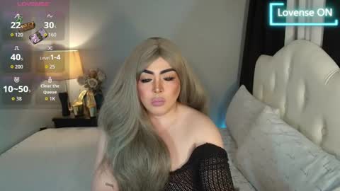 Snapshot of majestydannaxx chatting on April 23, 3:52 am majestydannaxx online show from April 23, 3:52 am