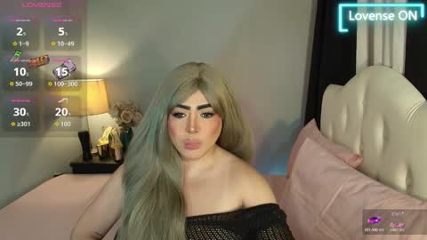 Snapshot of majestydannaxx chatting on June 2, 2:57 am majestydannaxx online show from June 2, 2:57 am
