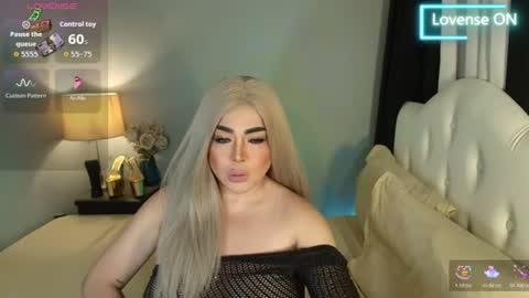 Snapshot of majestydannaxx chatting on July 2, 2:33 am majestydannaxx online show from July 2, 2:33 am