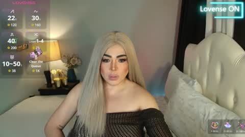 Snapshot of majestydannaxx chatting on July 6, 2:41 am majestydannaxx online show from July 6, 2:41 am