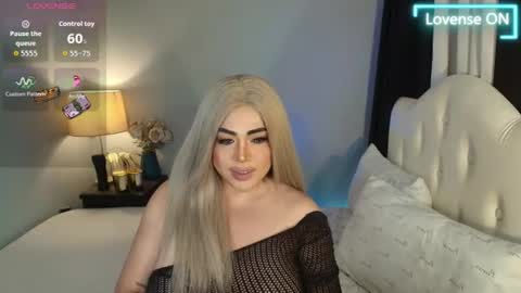 Snapshot of majestydannaxx chatting on July 10, 2:05 am majestydannaxx online show from July 10, 2:05 am