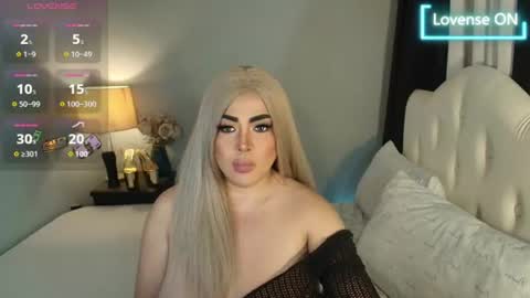 Snapshot of majestydannaxx chatting on July 14, 2:27 am majestydannaxx online show from July 14, 2:27 am