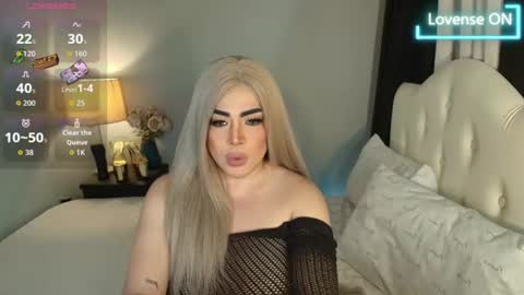 Snapshot of majestydannaxx chatting on July 15, 3:01 am majestydannaxx online show from July 15, 3:01 am