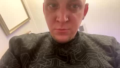 Snapshot of make1upthen chatting on April 5, 2:20 am make1upthen online show from April 5, 2:20 am