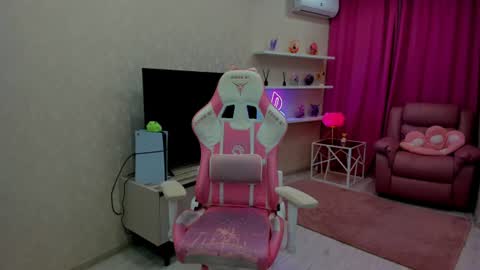 Snapshot of make_love_1 chatting on July 7, 7:09 am Chloe online show from July 7, 7:09 am