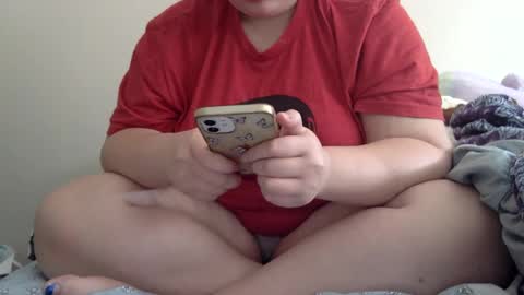 Snapshot of makemesquirt06 chatting on September 18, 7:27 pm makemesquirt06 online show from September 18, 7:27 pm