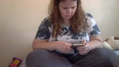 Snapshot of makemesquirt06 chatting on October 25, 10:15 pm makemesquirt06 online show from October 25, 10:15 pm