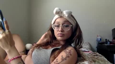 Snapshot of makeouthilldani chatting on July 2, 9:32 pm hokulani online show from July 2, 9:32 pm