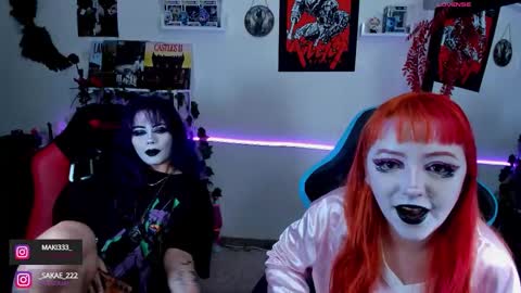 Snapshot of makii_33 chatting on October 3, 11:29 am ... ... online show from October 3, 11:29 am