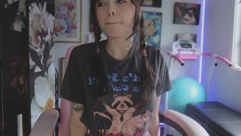 Snapshot of makiyahbelle2 chatting on January 19, 7:34 am MakiyahBelle online show from January 19, 7:34 am