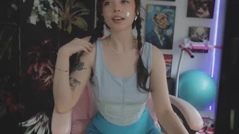 Snapshot of makiyahbelle2 chatting on February 10, 5:55 am MakiyahBelle online show from February 10, 5:55 am