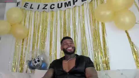 Snapshot of makonneen chatting on May 26, 10:17 pm Makonnen online show from May 26, 10:17 pm