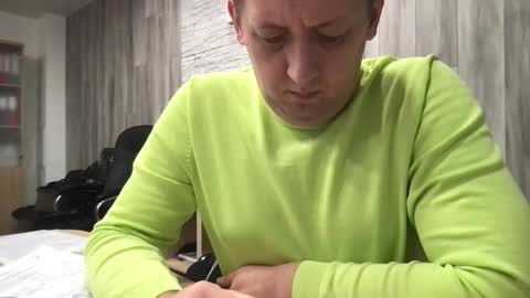 Snapshot of maks199402 chatting on December 22, 9:28 am maksoffice online show from December 22, 9:28 am