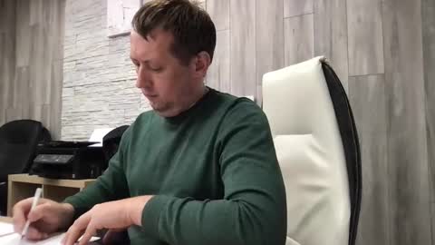 Snapshot of maks199402 chatting on January 10, 10:28 am maksoffice online show from January 10, 10:28 am