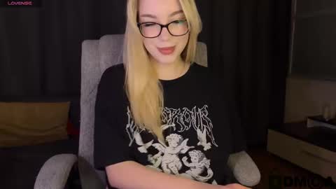 maksisisia online show from March 17, 3:37 pm