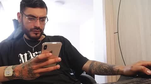malek_xarx online show from May 25, 9:54 pm