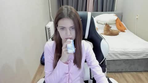 Snapshot of malia__hale chatting on October 16, 12:11 am Malia online show from October 16, 12:11 am