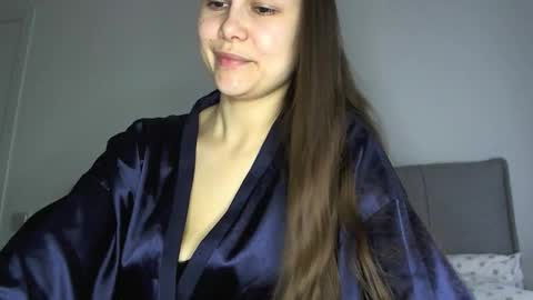 Snapshot of malinka_sweet19 chatting on December 16, 7:02 am malinka_sweet19 online show from December 16, 7:02 am