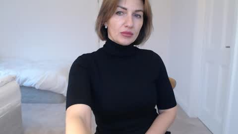 mallinia online show from February 10, 5:30 pm