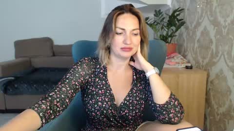 mallinia online show from October 13, 9:42 am